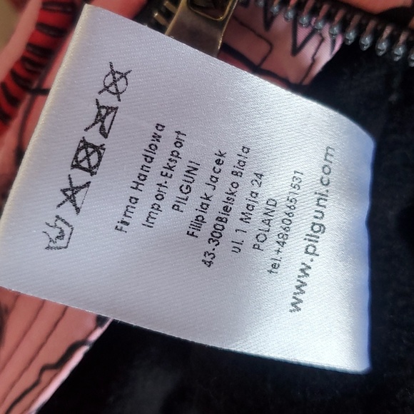 Pilguni girls pink and black snowsuit and gloves. - Picture 14 of 16